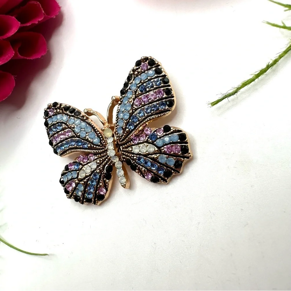 NEW⚜️Butterfly Blue Crystal Embellished Brooch